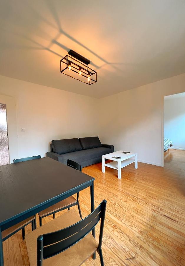Appartement Spacieux Avec Balcon Saint-Fons Exteriör bild